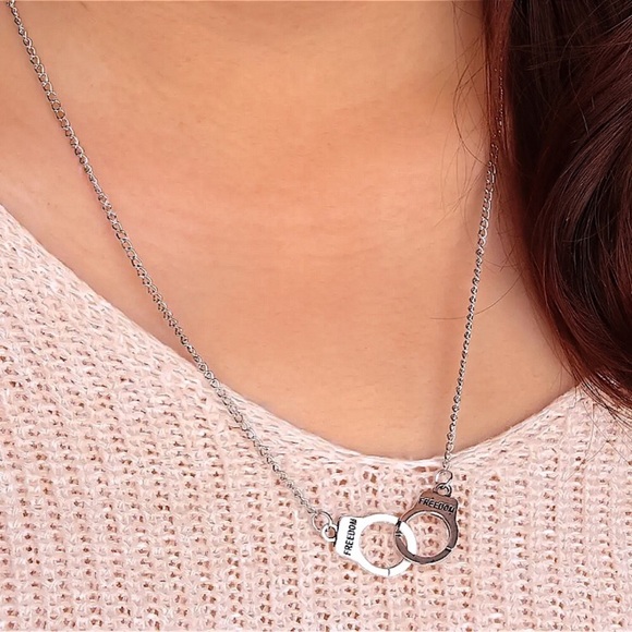 💜10/$25💜NEW Silver Handcuffs Charm Necklace - Picture 5 of 10